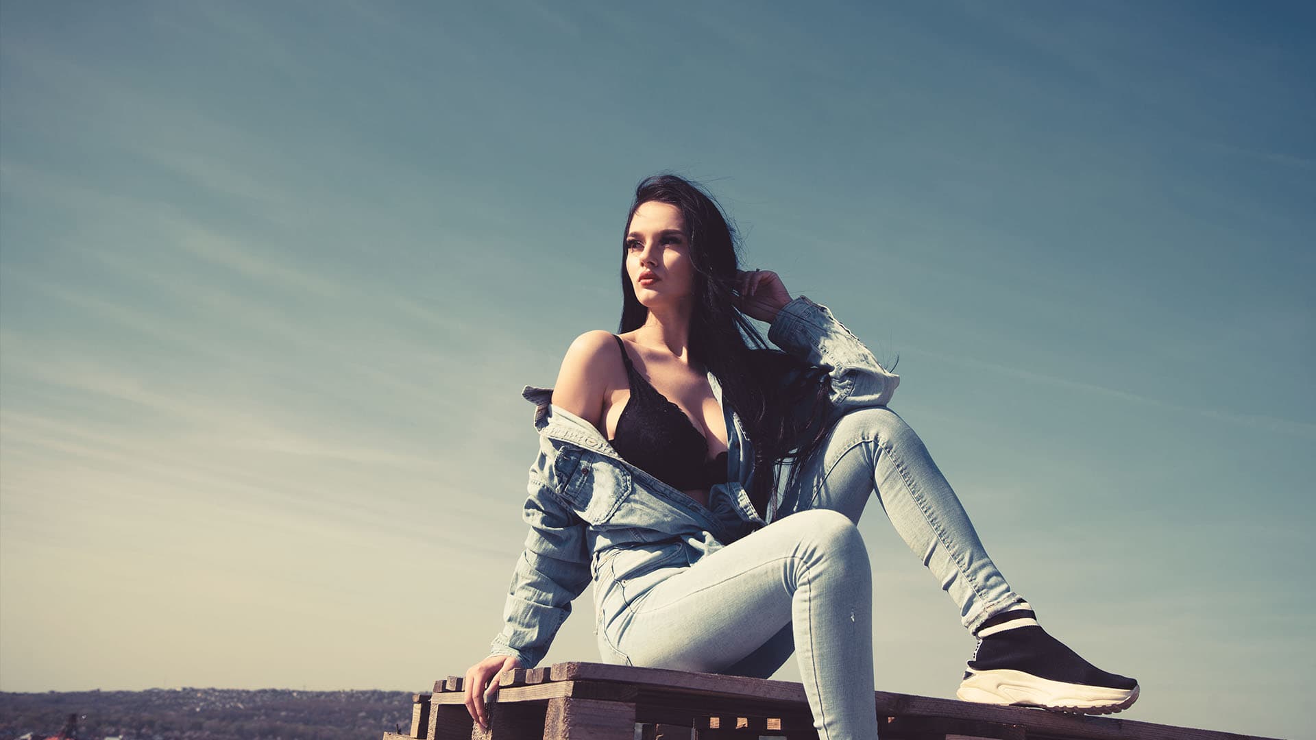 Common scams in the modelling industry (and how to avoid them)